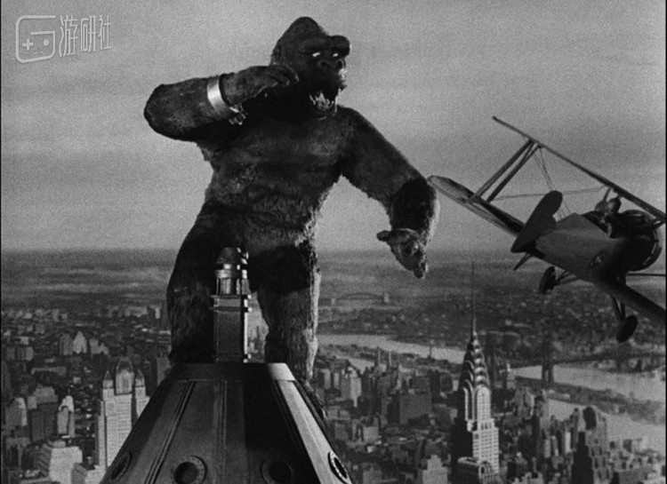 金刚：该交保护费了，否则把你房顶掀了