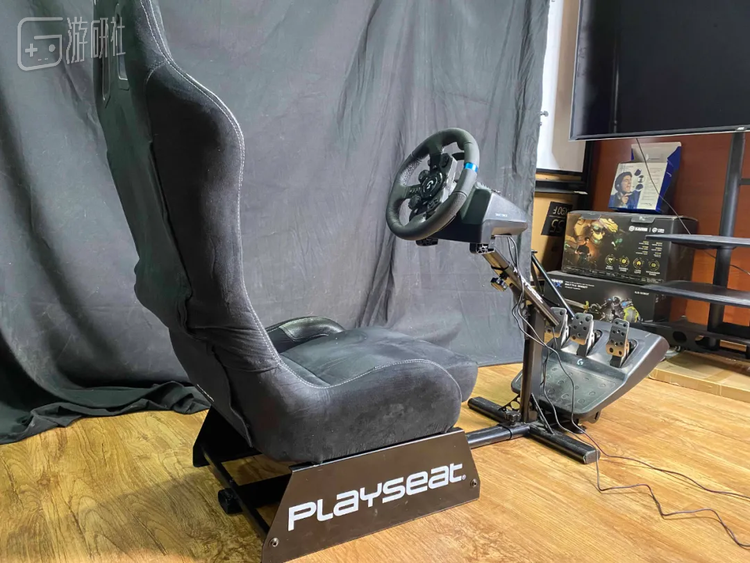 图上看起来挺大，但是折叠拆卸很方便，从家搬到公司比想象中轻松