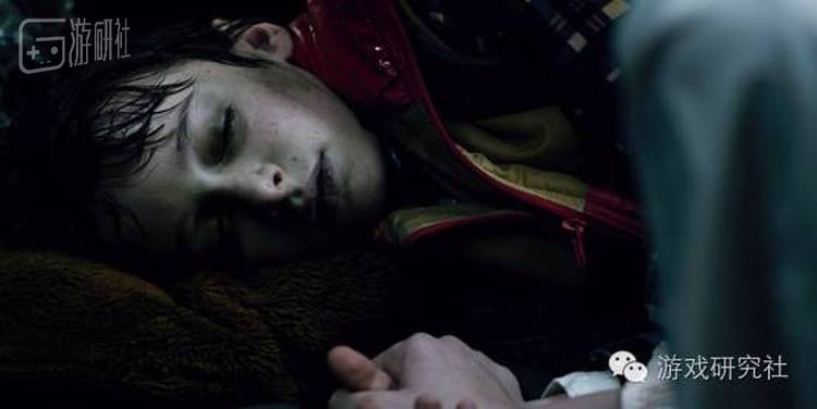 威尔在怪物的世界里四处躲藏，还能借机与母亲交流，着实了不起