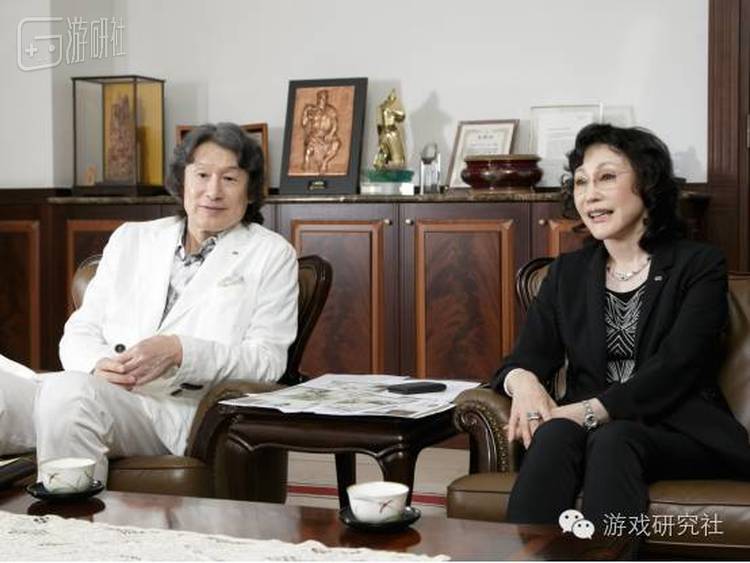 功成名就后的襟川夫妇