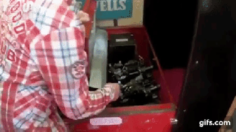 想玩儿游戏，先打开投影仪（不动戳大）