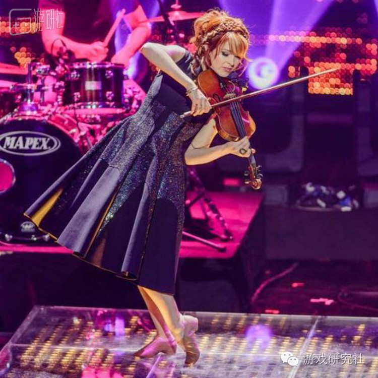 舞台上的Lindsey Stirling