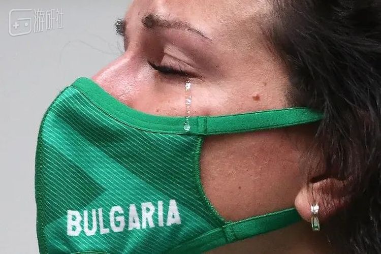 科斯塔迪诺娃在比赛后流泪，她为保加利亚夺得了2004年以来第一枚射击项目奖牌