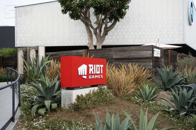 位于洛杉矶西奥林匹克大道12333号的拳头游戏总部