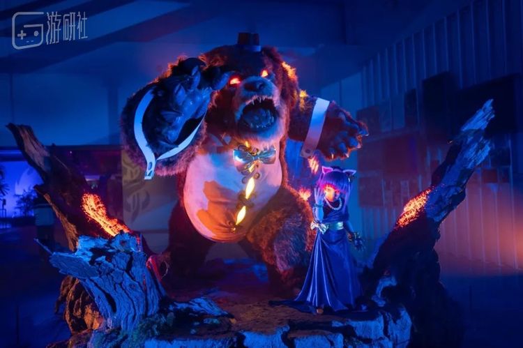 安妮和她的大跟班