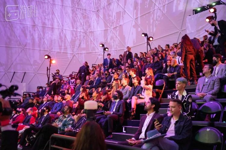 这张照片上所有博主的粉丝加起来可以环绕地球一圈了