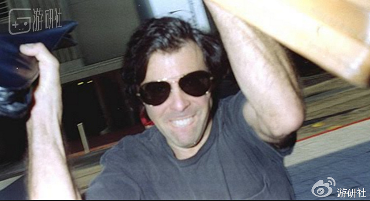 钱德勒曾是星战莉亚公主扮演者凯莉菲舍的牙医