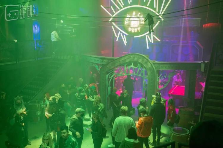 福根酒吧门口的天线上还挂着爆爆的兔子玩偶