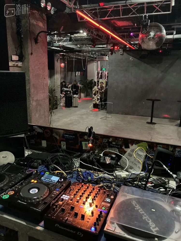 DJ会在这个位置掌控一切