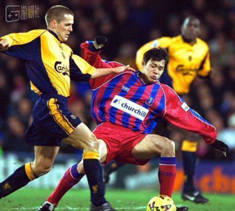 在这场原本实力悬殊的大战中，水晶宫2:1爆冷战胜利物浦