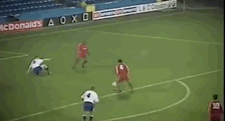 除了防守日益稳定以外，范志毅在英伦继续着自己的抢点得分能力