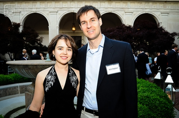 左：鲁克亚诺娃 右：谢泼德