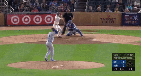 2018年，MLB堪萨斯市皇家队的洛佩兹在完美投过八局后，第九局投出四坏球导致击球员上垒，失去完美比赛资格