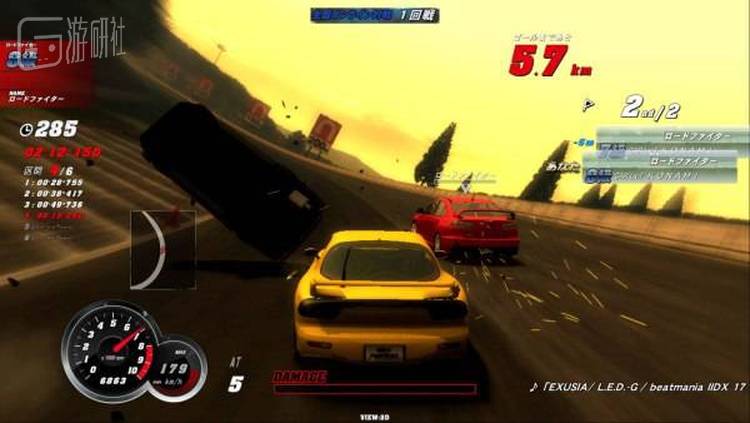 跑圈竞速的《火箭车s》