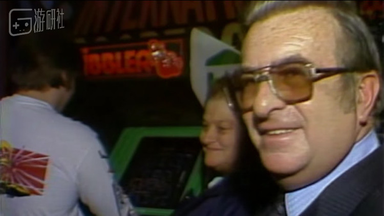 麦克维创造纪录后本地电视台进行报道