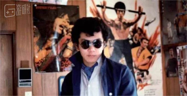 从小就是打架高手的岸本对于李小龙的崇拜有多深？用现在流行语来解释的就是“脑残粉”