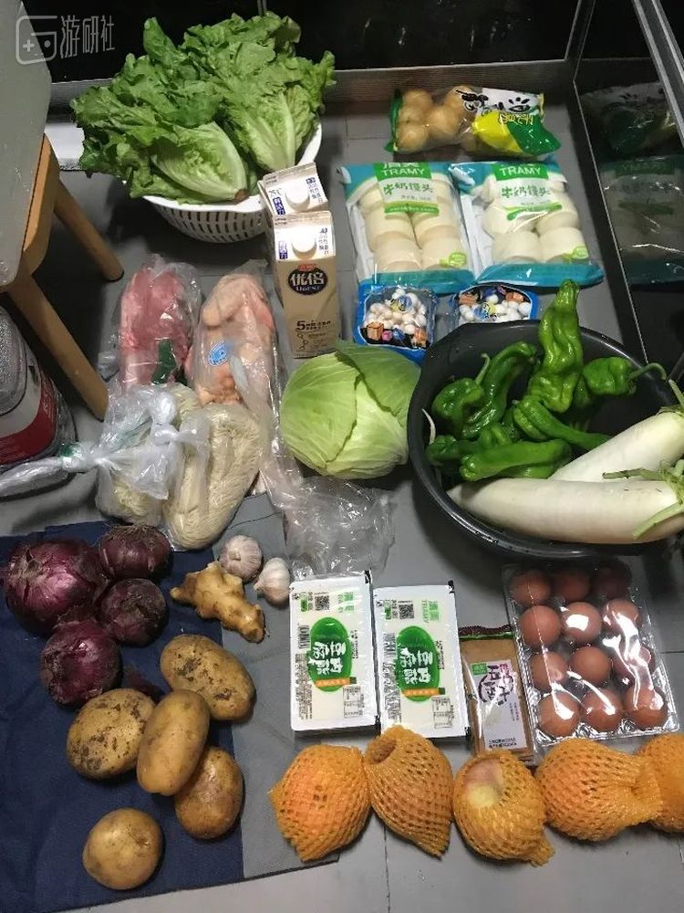这是某一次的街道物资，这还不算我作为志愿者的第二份