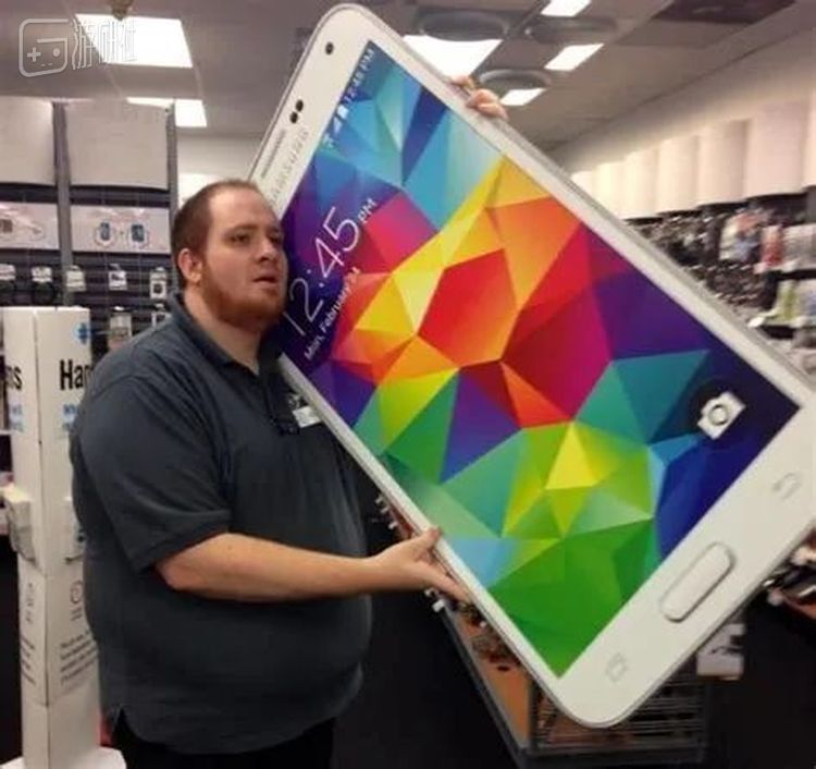 谷歌图片里随便挑的一张“bigger phone”梗图