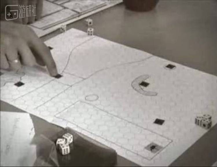 广井在公司看到的那个奇怪的自制游戏