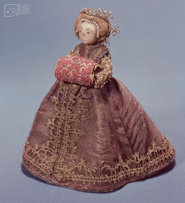 瑞典女王凯瑟琳收藏的潘多拉玩偶，反映了当时王室贵族的服饰 