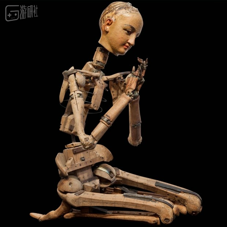 该球形关节人偶模特制作于1860-1880年左右，极为惊艳。 私以为和《爱死机1》的《狩猎愉快》的狐妖颇有相似之处，颇有蒸汽朋克感（木朋克更为准确）