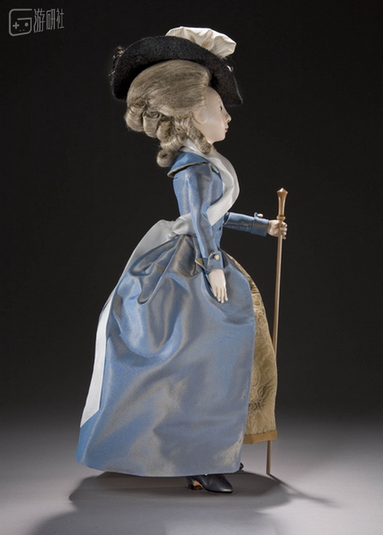 衣物制作精美的潘多拉人偶 