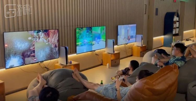 澡堂师傅大概是跟陌生人玩《双人成行》最多的职业