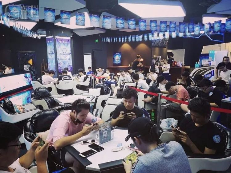 在网络上不难找到一些手游馆的照片