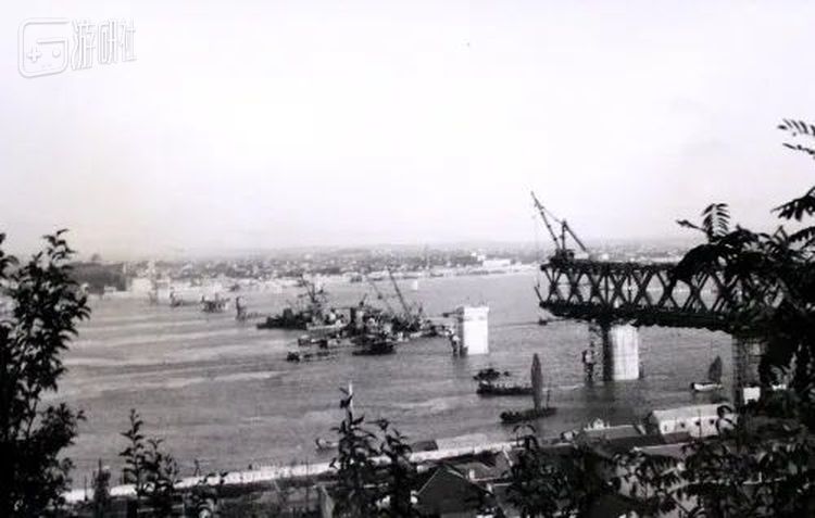 建设中的武汉长江大桥