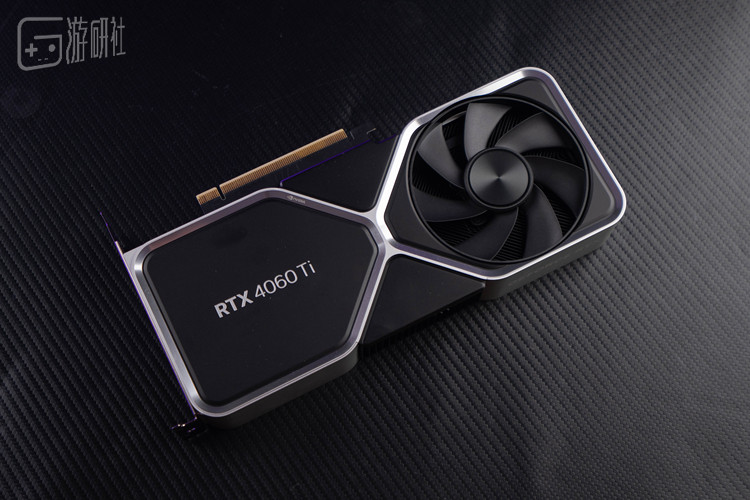 RTX 4060 Ti FE延续了RTX 40 FE版的风格设计，同样没有配置RGB灯效