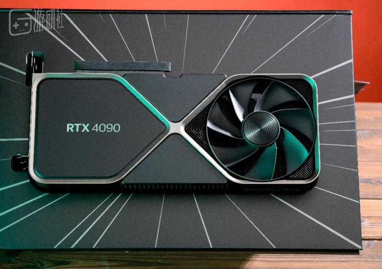 包装上还有类似《哆啦A梦》淘宝贝的漫画动态线