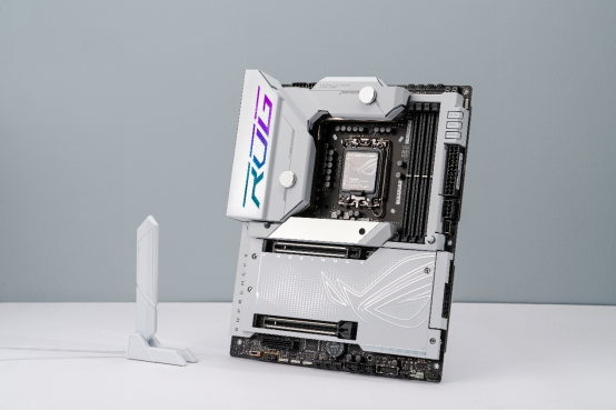 图片[2]-月光白混合散热旗舰 ROG MAXIMUS Z790 FORMULA测评-2Q博客